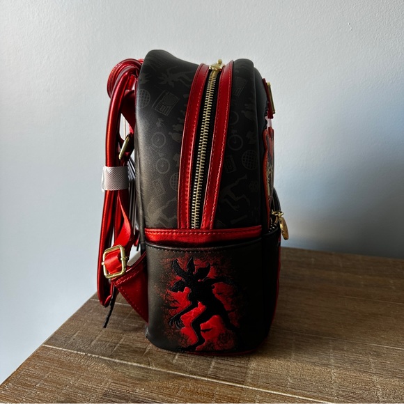 Loungefly Stranger Things Group Portrait Light-Up Mini Backpack - Picture 3 of 6